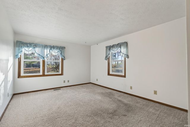 2492 S Roberts Way, Logansport, IN 46947