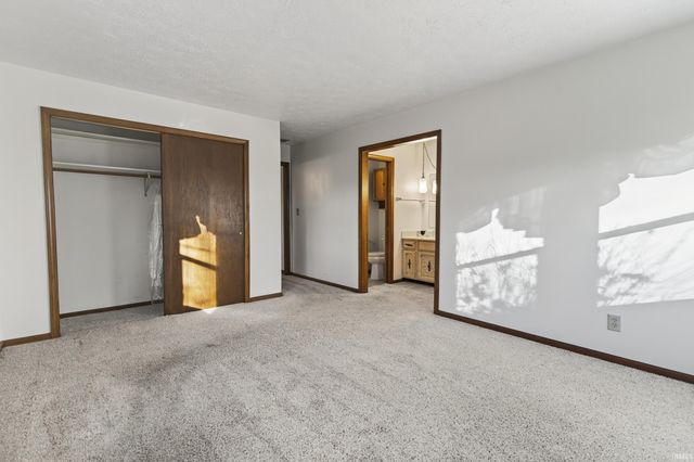 2492 S Roberts Way, Logansport, IN 46947