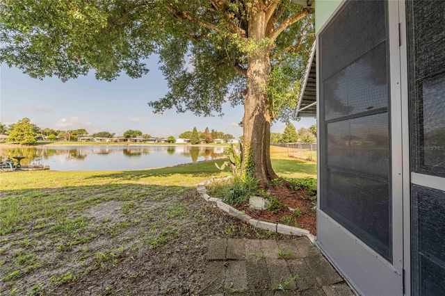 489 VILLAGE CIRCLE SW, Winter Haven, FL 33880