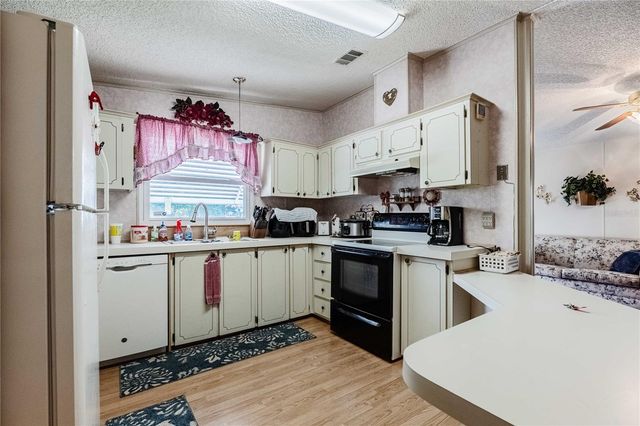 489 VILLAGE CIRCLE SW, Winter Haven, FL 33880
