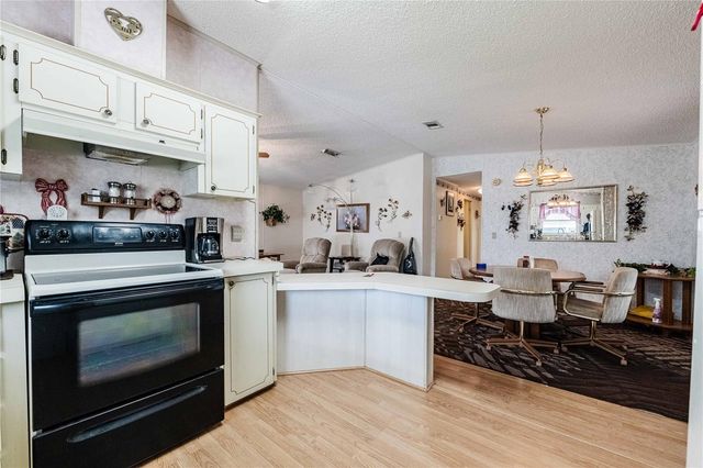 489 VILLAGE CIRCLE SW, Winter Haven, FL 33880