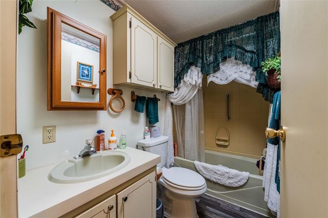 489 VILLAGE CIRCLE SW, Winter Haven, FL 33880