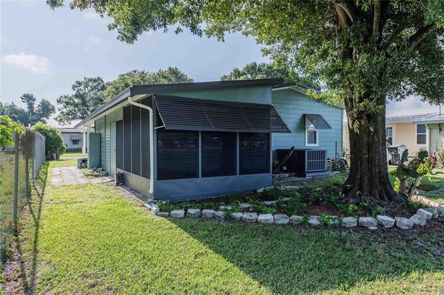 489 VILLAGE CIRCLE SW, Winter Haven, FL 33880