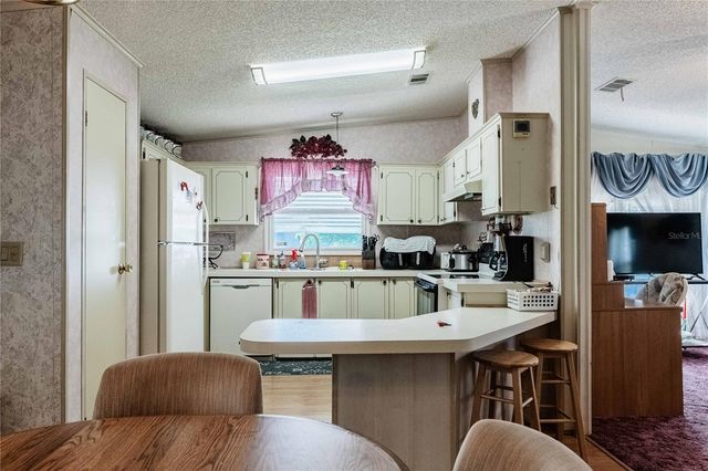 489 VILLAGE CIRCLE SW, Winter Haven, FL 33880