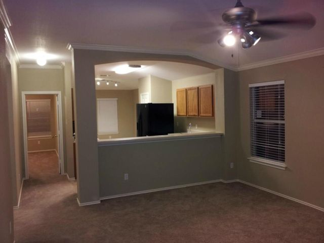 204 Quail Hollow DR, Hutto, TX 78634