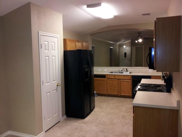 204 Quail Hollow DR, Hutto, TX 78634