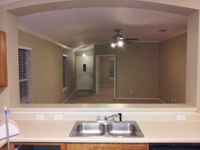 204 Quail Hollow DR, Hutto, TX 78634