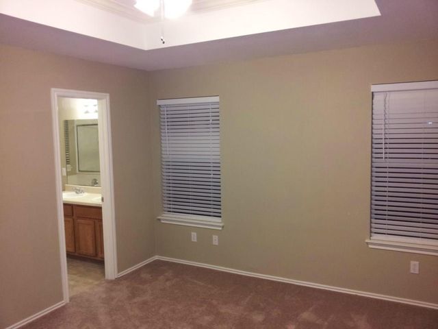 204 Quail Hollow DR, Hutto, TX 78634