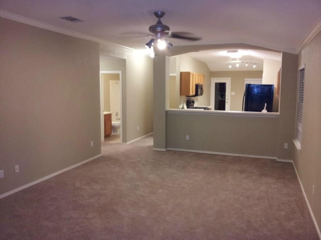 204 Quail Hollow DR, Hutto, TX 78634