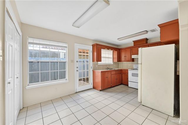 2505 Redbud Avenue A, Mcallen, TX 78504