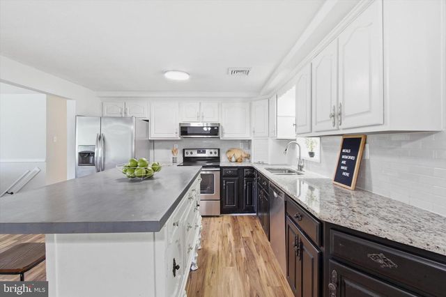 2571 LOCUST RD, Dover, PA 17315