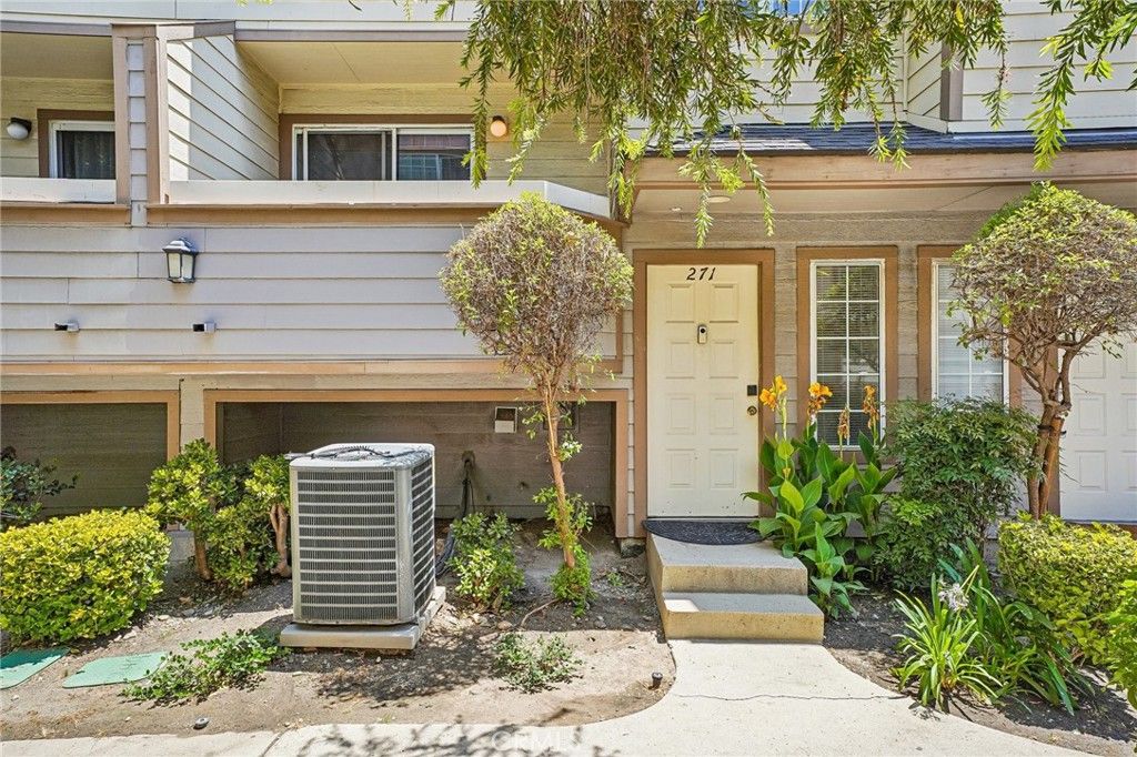 Image 1 of property listing at 11150 Glenoaks Boulevard 271, Pacoima, CA 91331