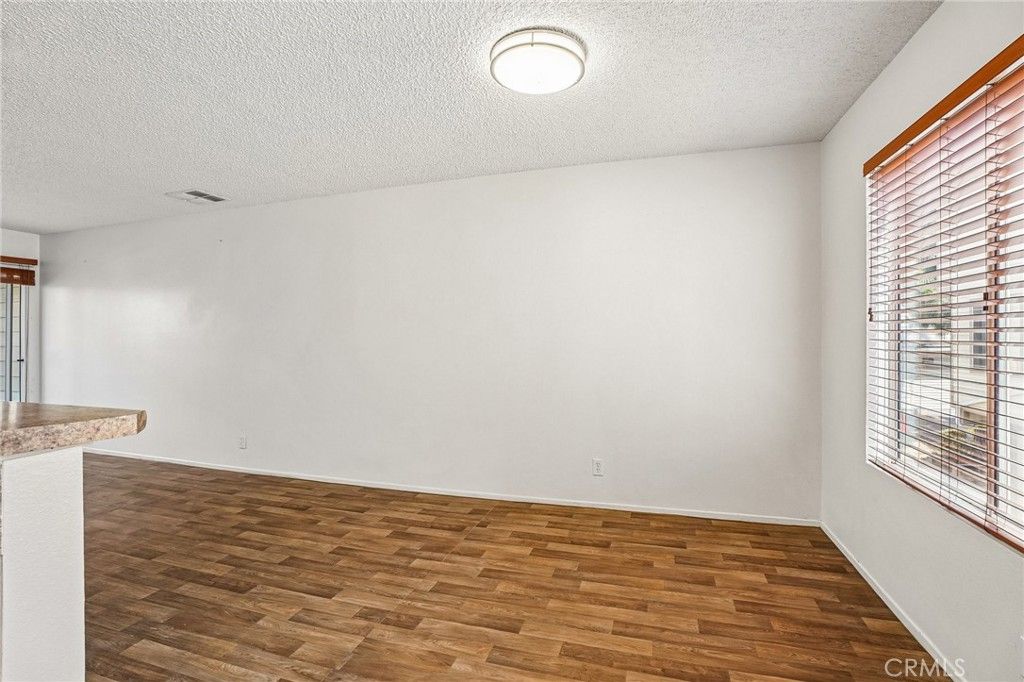 Image 10 of property listing at 11150 Glenoaks Boulevard 271, Pacoima, CA 91331