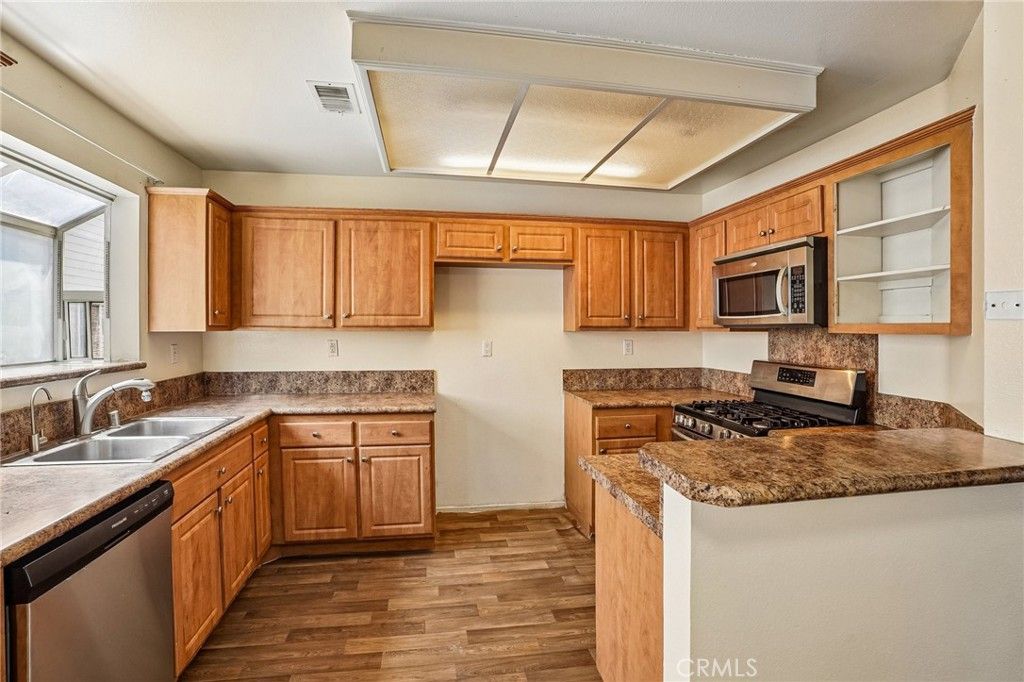 Image 11 of property listing at 11150 Glenoaks Boulevard 271, Pacoima, CA 91331