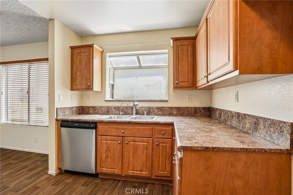 Image 12 of property listing at 11150 Glenoaks Boulevard 271, Pacoima, CA 91331