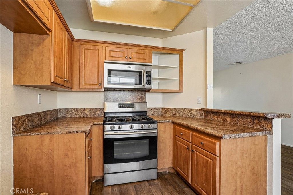 Image 13 of property listing at 11150 Glenoaks Boulevard 271, Pacoima, CA 91331