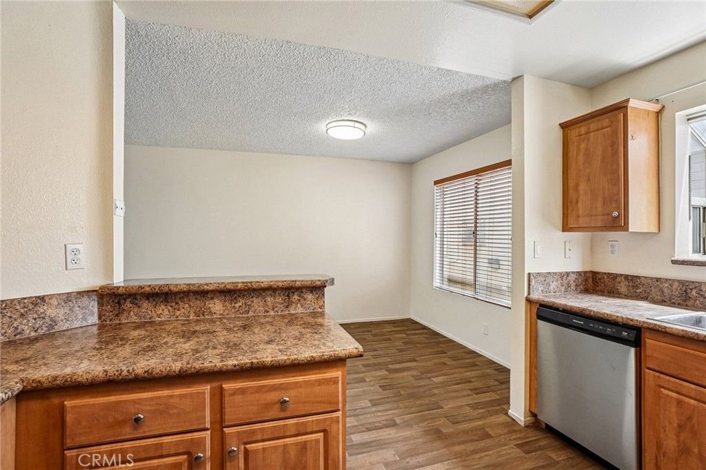 Image 14 of property listing at 11150 Glenoaks Boulevard 271, Pacoima, CA 91331