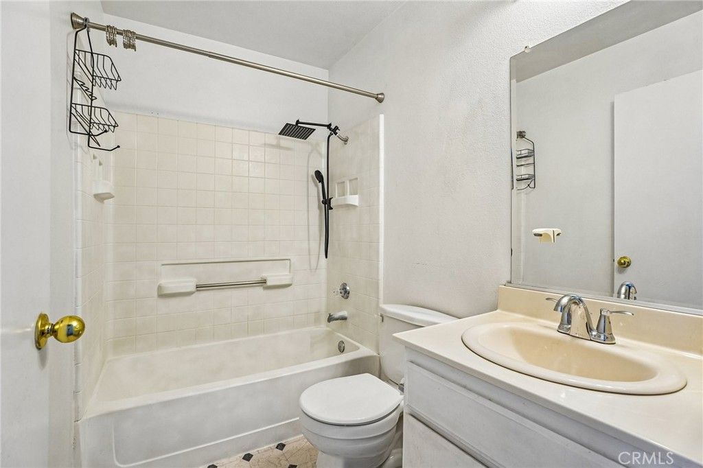 Image 19 of property listing at 11150 Glenoaks Boulevard 271, Pacoima, CA 91331