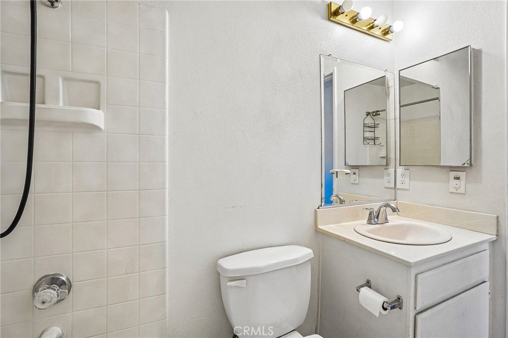 Image 20 of property listing at 11150 Glenoaks Boulevard 271, Pacoima, CA 91331