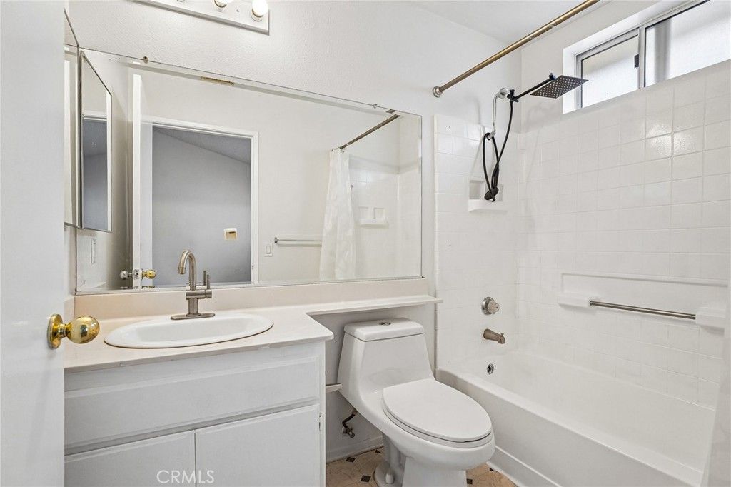 Image 25 of property listing at 11150 Glenoaks Boulevard 271, Pacoima, CA 91331