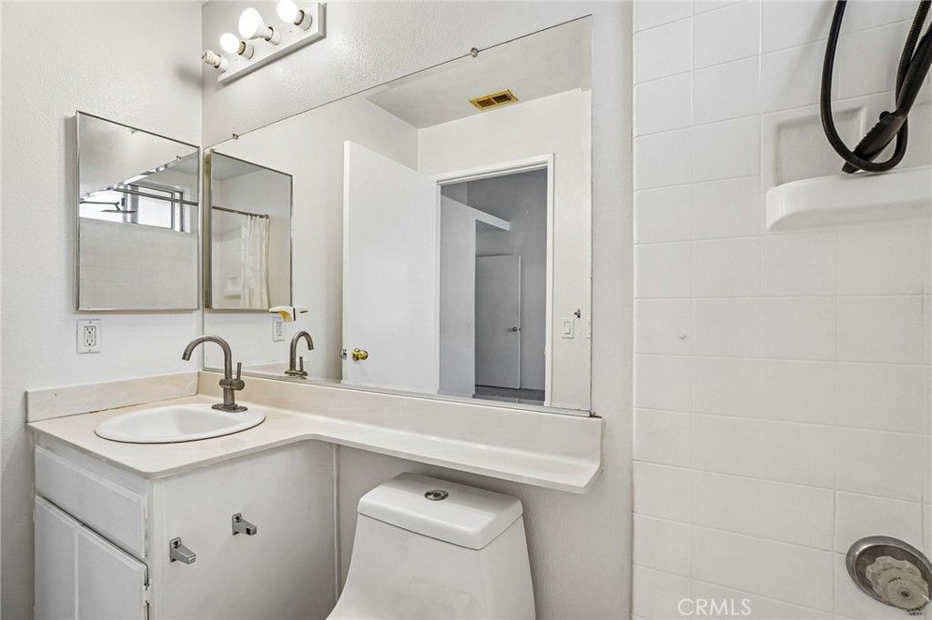 Image 26 of property listing at 11150 Glenoaks Boulevard 271, Pacoima, CA 91331
