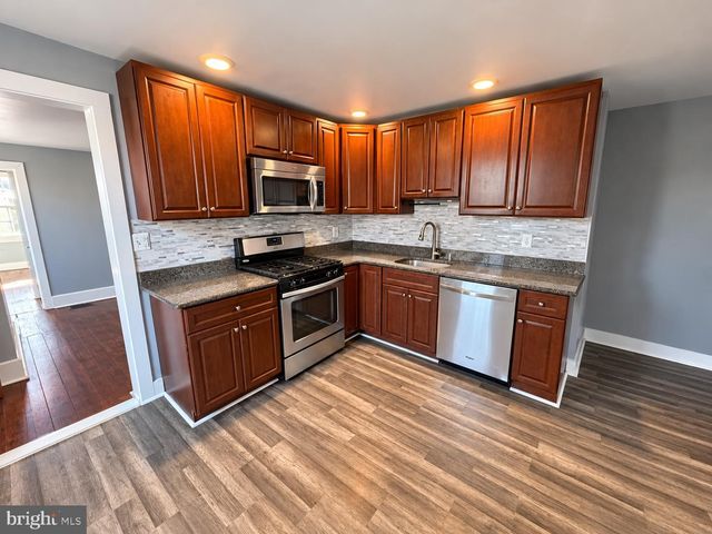 208 ST MARY ST, Burlington, NJ 08016