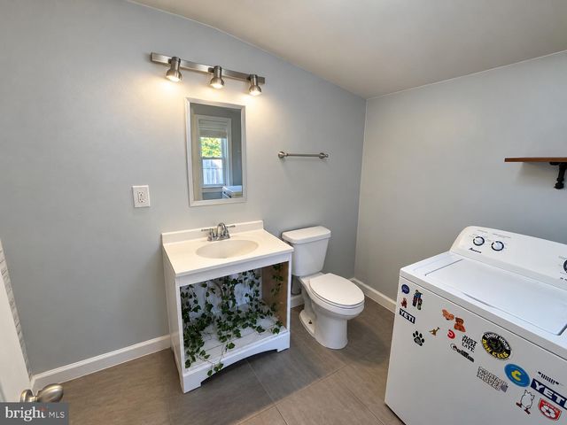 208 ST MARY ST, Burlington, NJ 08016