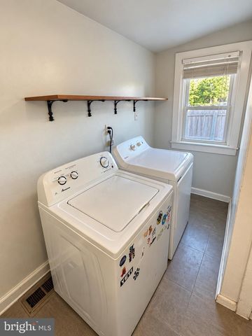 208 ST MARY ST, Burlington, NJ 08016