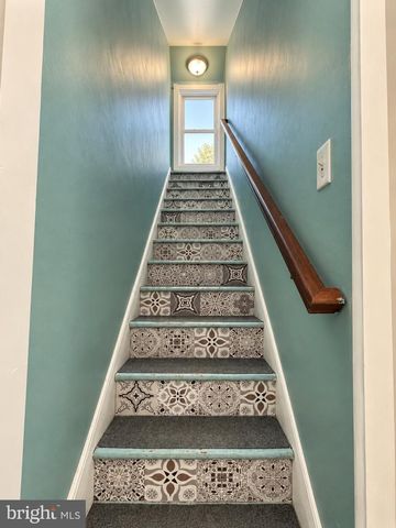 208 ST MARY ST, Burlington, NJ 08016