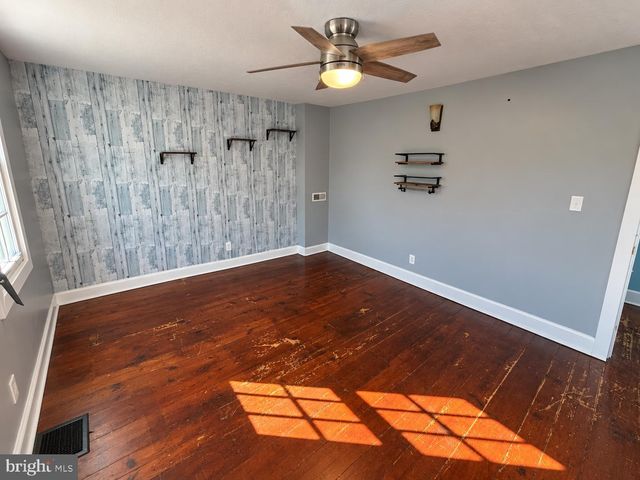208 ST MARY ST, Burlington, NJ 08016