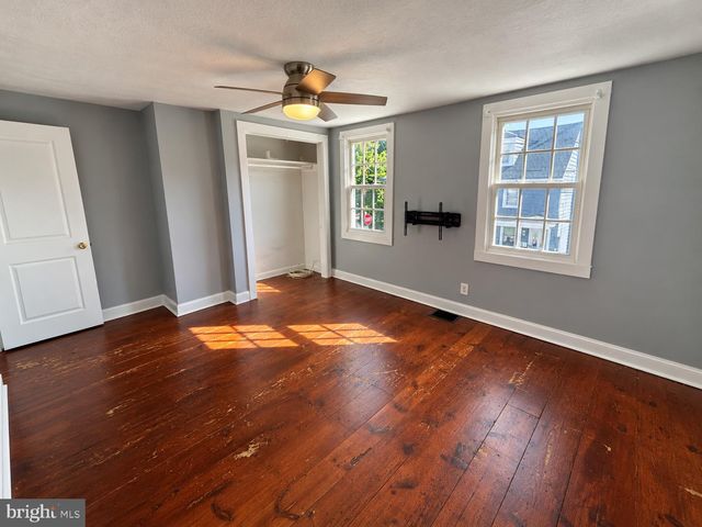 208 ST MARY ST, Burlington, NJ 08016