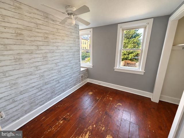 208 ST MARY ST, Burlington, NJ 08016
