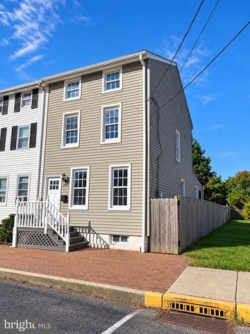 208 ST MARY ST, Burlington, NJ 08016