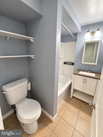 208 ST MARY ST, Burlington, NJ 08016