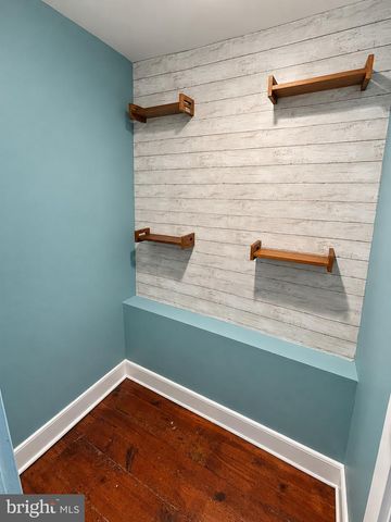 208 ST MARY ST, Burlington, NJ 08016