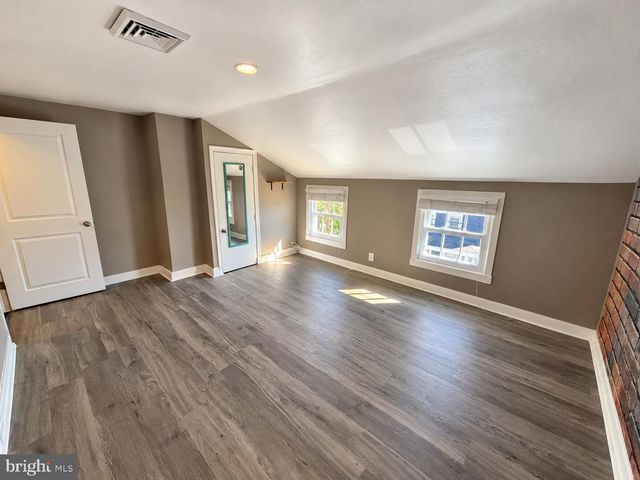 208 ST MARY ST, Burlington, NJ 08016