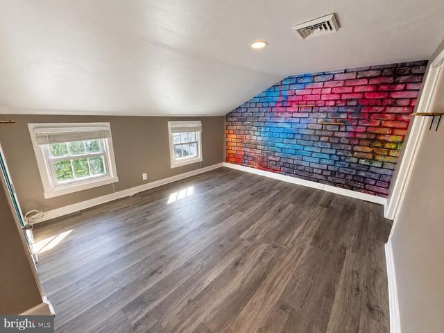 208 ST MARY ST, Burlington, NJ 08016