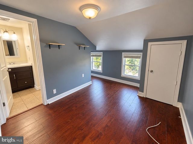 208 ST MARY ST, Burlington, NJ 08016