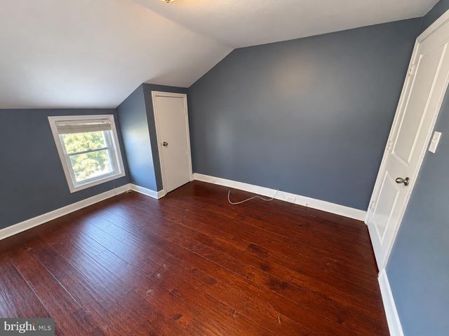 208 ST MARY ST, Burlington, NJ 08016