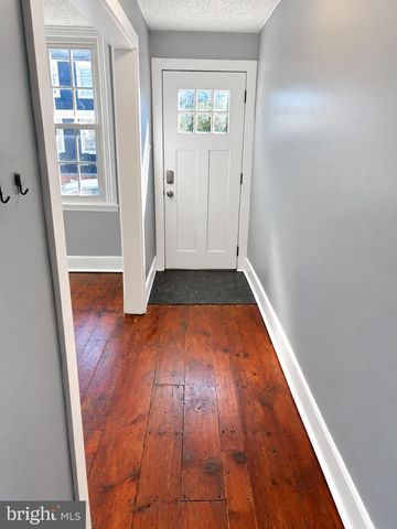 208 ST MARY ST, Burlington, NJ 08016