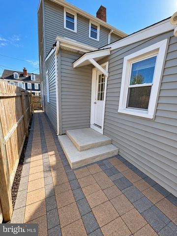 208 ST MARY ST, Burlington, NJ 08016