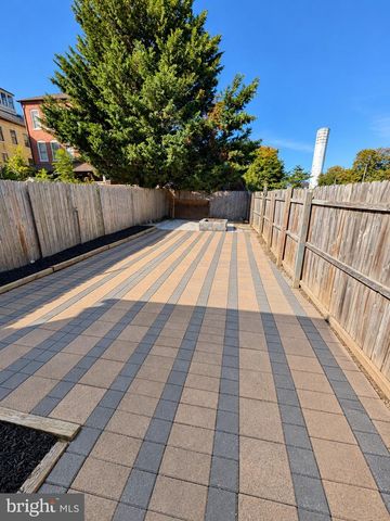 208 ST MARY ST, Burlington, NJ 08016