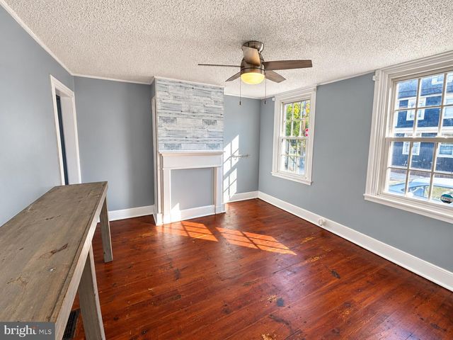208 ST MARY ST, Burlington, NJ 08016