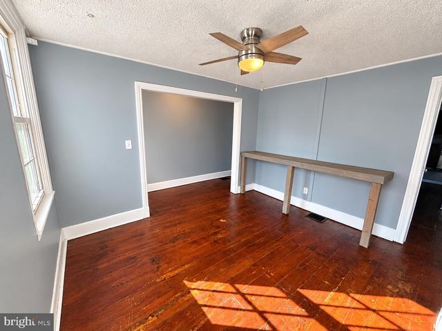 208 ST MARY ST, Burlington, NJ 08016