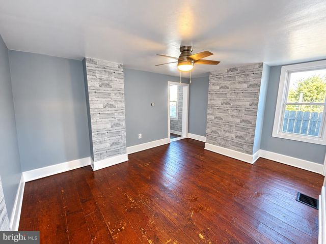208 ST MARY ST, Burlington, NJ 08016