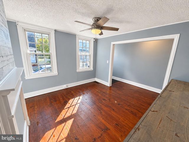 208 ST MARY ST, Burlington, NJ 08016