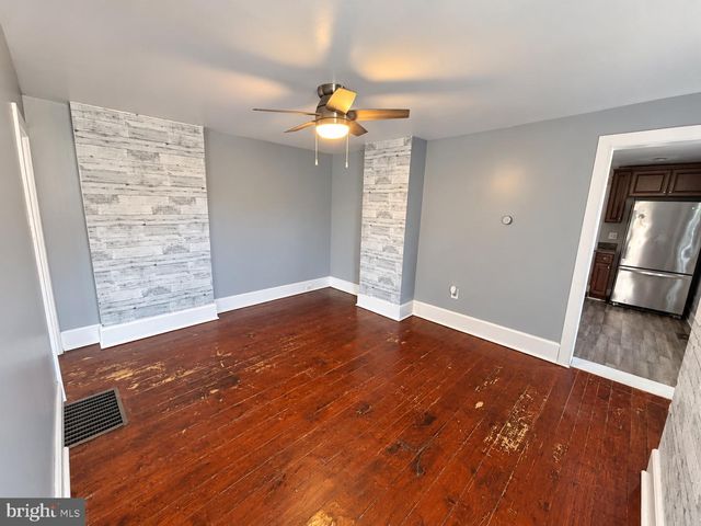 208 ST MARY ST, Burlington, NJ 08016