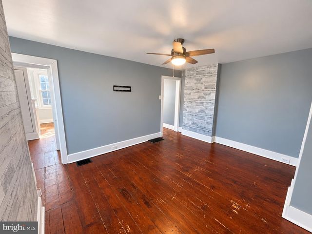 208 ST MARY ST, Burlington, NJ 08016