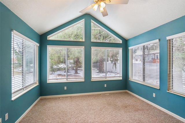 4020 Blue Jay Dr, Cedar Rapids, IA 52402