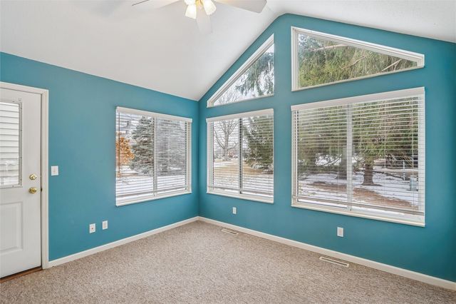 4020 Blue Jay Dr, Cedar Rapids, IA 52402